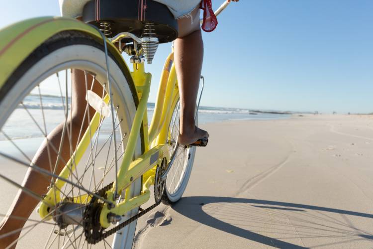 woman-bike-beach